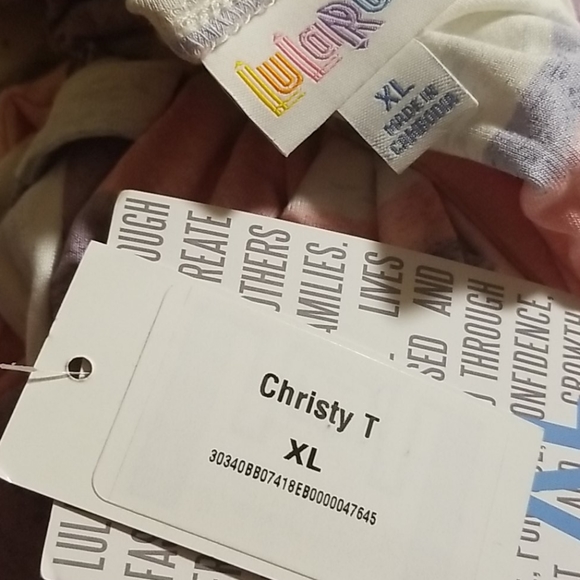 Lularoe CHRISTY TEE - Picture 6 of 6